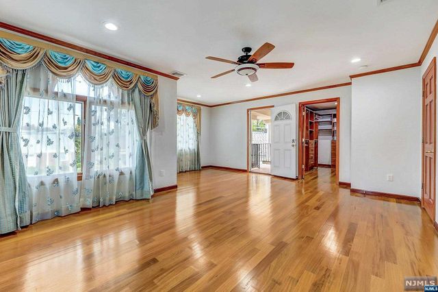238 E Johnson Avenue, Bergenfield, NJ 07621
