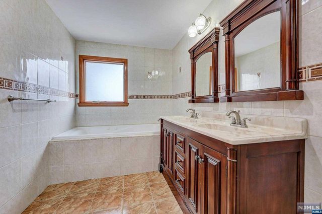 238 E Johnson Avenue, Bergenfield, NJ 07621