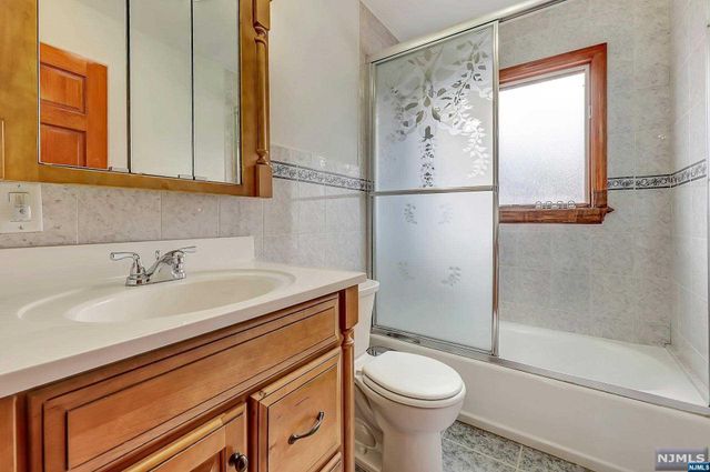 238 E Johnson Avenue, Bergenfield, NJ 07621