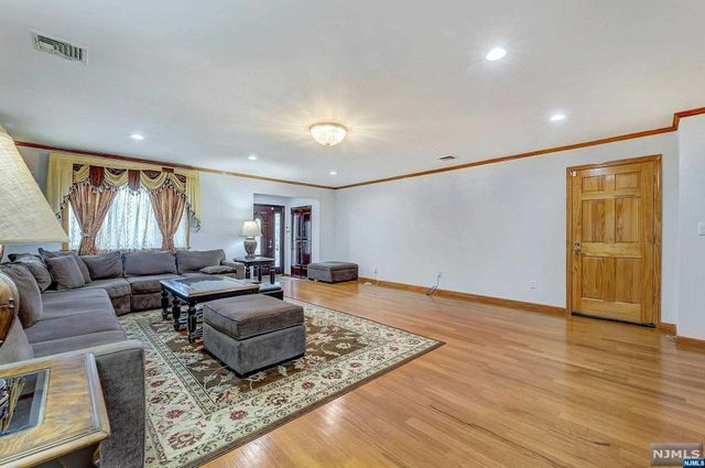 238 E Johnson Avenue, Bergenfield, NJ 07621