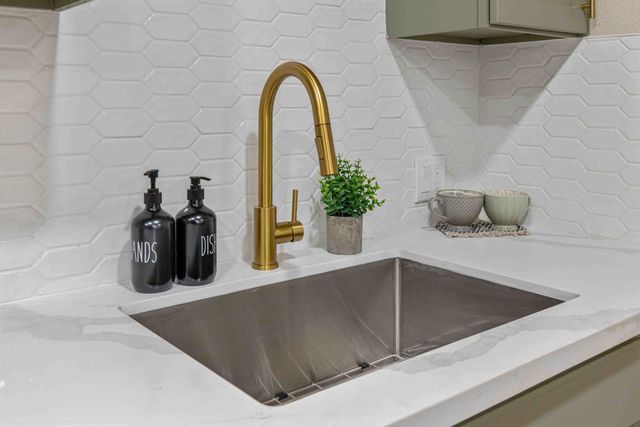 223 Achor Ct, Modesto, CA 95354