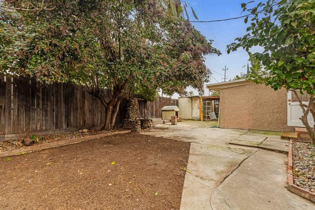 223 Achor Ct, Modesto, CA 95354