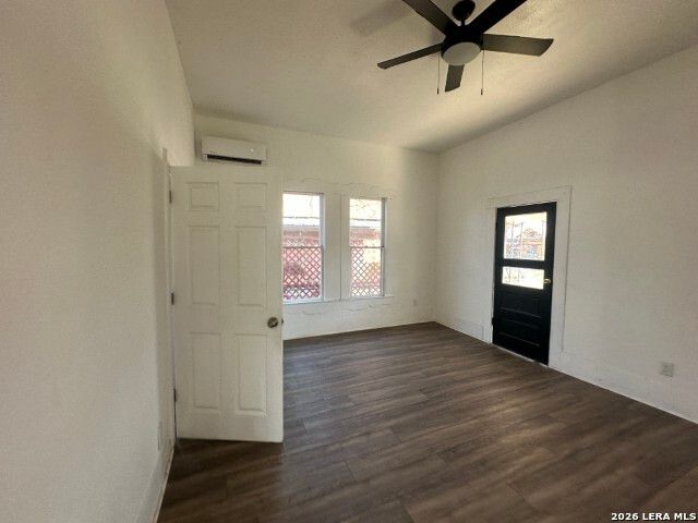 451 E MITCHELL ST, San Antonio, TX 78210