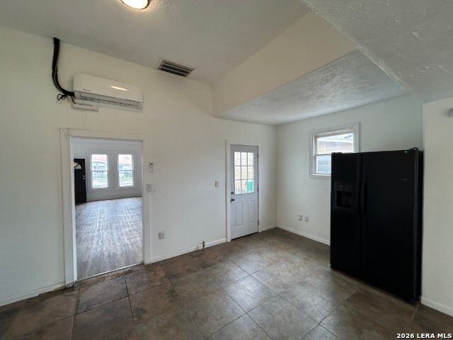 451 E MITCHELL ST, San Antonio, TX 78210