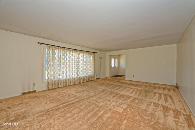 3 Dante Terrace, Colonie, NY 12110