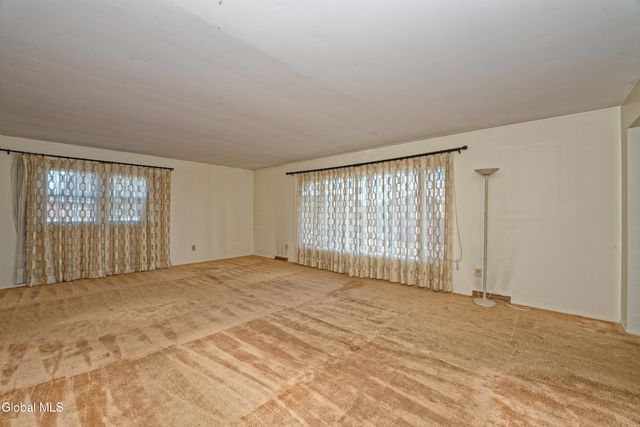 3 Dante Terrace, Colonie, NY 12110