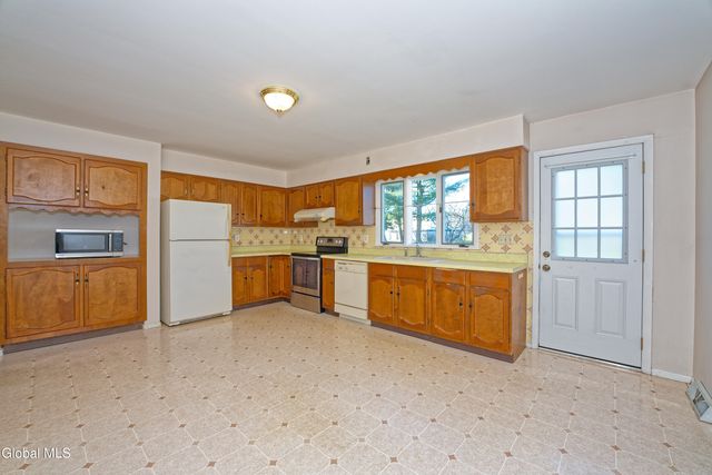 3 Dante Terrace, Colonie, NY 12110