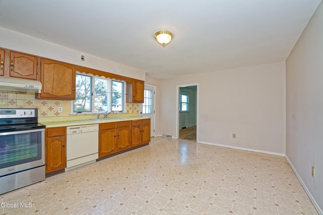 3 Dante Terrace, Colonie, NY 12110