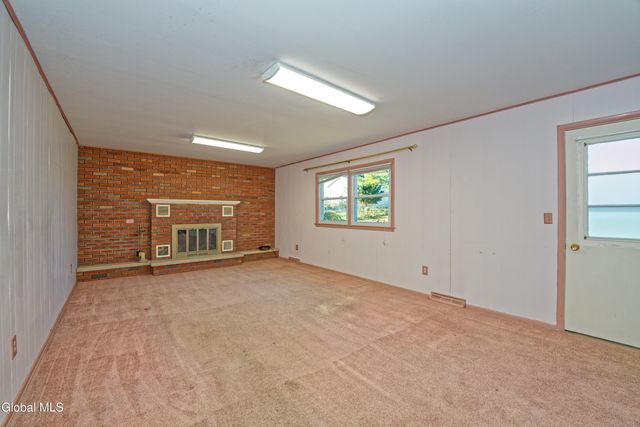 3 Dante Terrace, Colonie, NY 12110