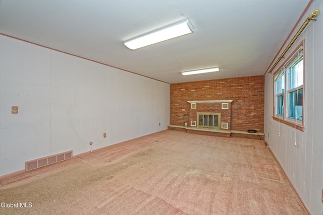 3 Dante Terrace, Colonie, NY 12110