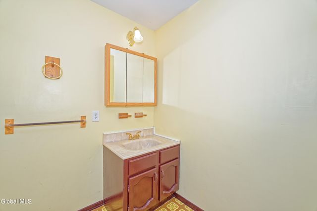 3 Dante Terrace, Colonie, NY 12110