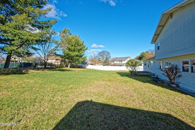 3 Dante Terrace, Colonie, NY 12110