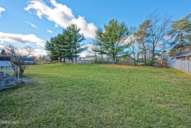 3 Dante Terrace, Colonie, NY 12110