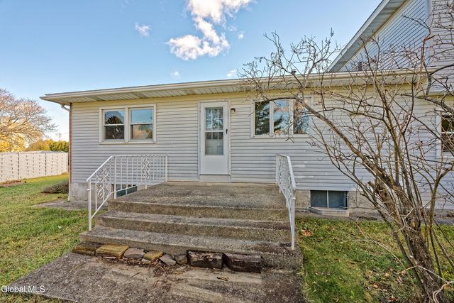 3 Dante Terrace, Colonie, NY 12110