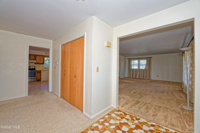 3 Dante Terrace, Colonie, NY 12110