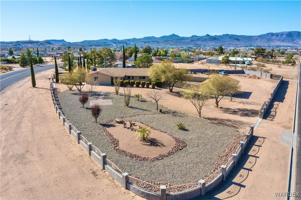 3165 Louise Avenue, Kingman, AZ 86401