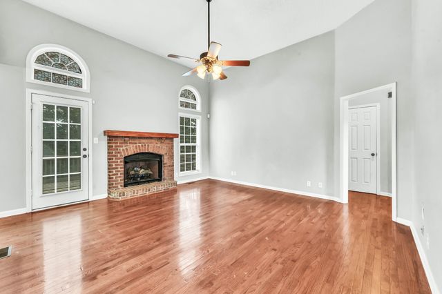 720 Superior Ln, Clarksville, TN 37043