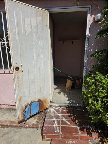 416 N Hobart, Los Angeles, CA 90004