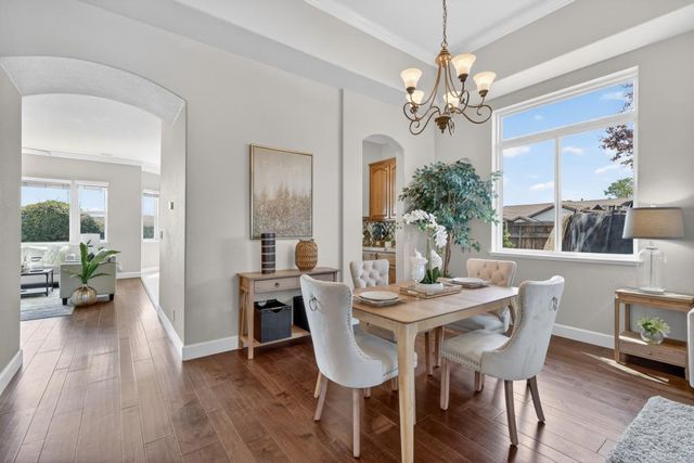 2004 Elvenden Way, Roseville, CA 95661