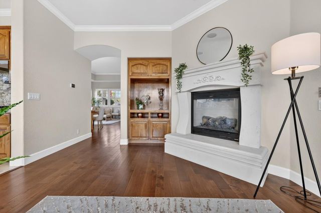 2004 Elvenden Way, Roseville, CA 95661