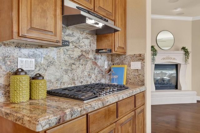 2004 Elvenden Way, Roseville, CA 95661