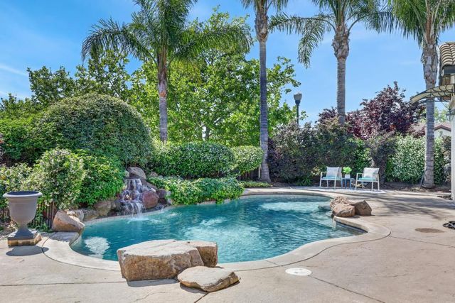 2004 Elvenden Way, Roseville, CA 95661