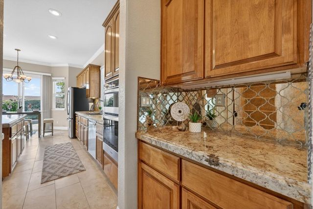 2004 Elvenden Way, Roseville, CA 95661