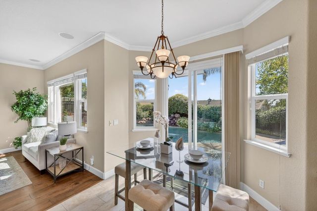 2004 Elvenden Way, Roseville, CA 95661