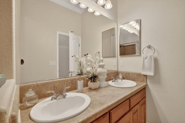 2004 Elvenden Way, Roseville, CA 95661