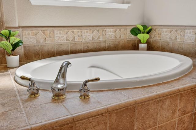 2004 Elvenden Way, Roseville, CA 95661