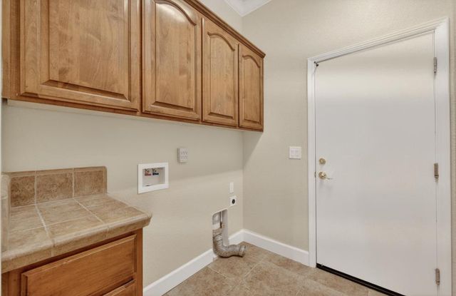 2004 Elvenden Way, Roseville, CA 95661