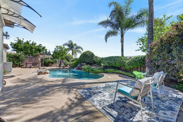 2004 Elvenden Way, Roseville, CA 95661