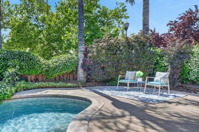 2004 Elvenden Way, Roseville, CA 95661