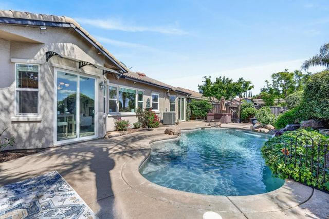 2004 Elvenden Way, Roseville, CA 95661