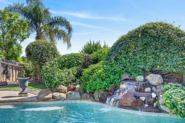 2004 Elvenden Way, Roseville, CA 95661