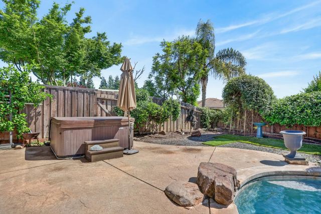 2004 Elvenden Way, Roseville, CA 95661