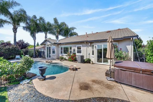 2004 Elvenden Way, Roseville, CA 95661