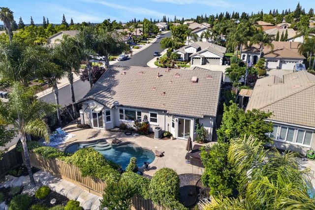 2004 Elvenden Way, Roseville, CA 95661