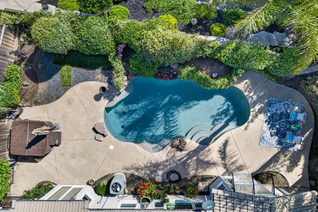 2004 Elvenden Way, Roseville, CA 95661