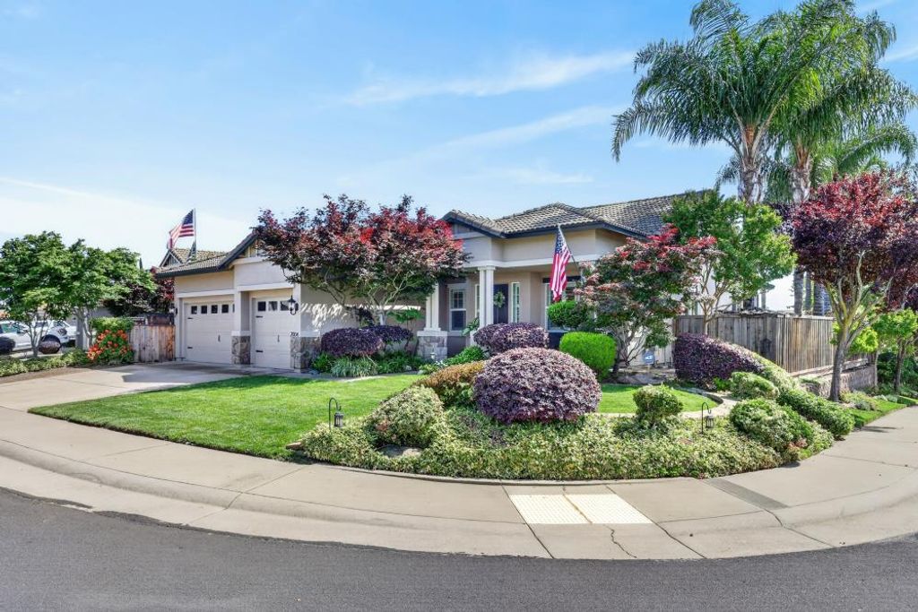 2004 Elvenden Way, Roseville, CA 95661