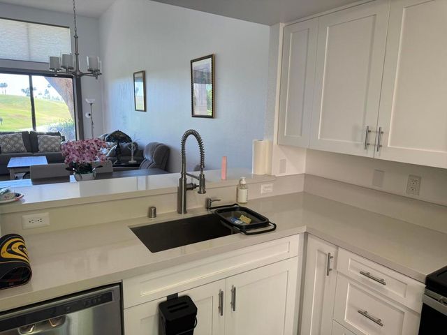 54446 Oaktree, La Quinta, CA 92253