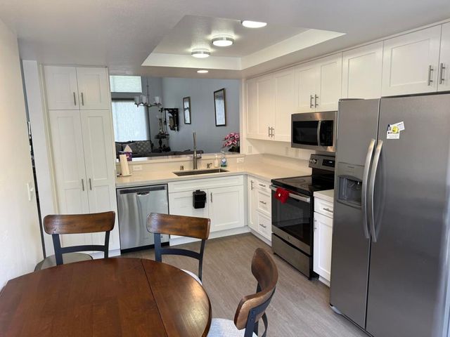 54446 Oaktree, La Quinta, CA 92253