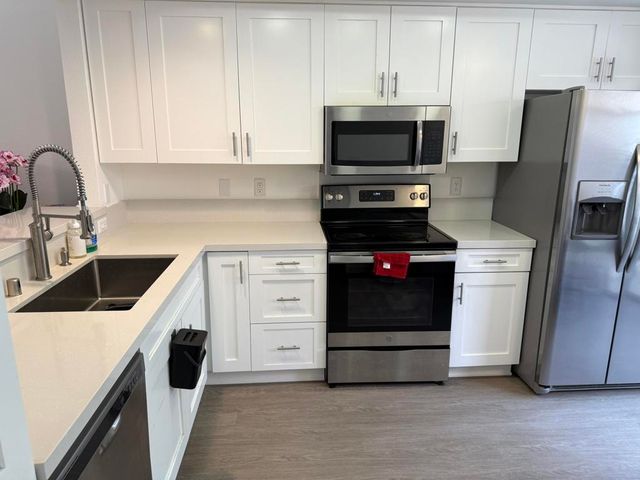 54446 Oaktree, La Quinta, CA 92253