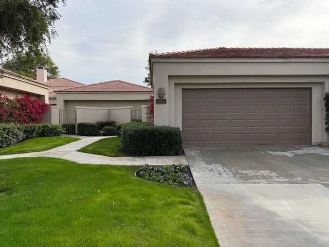 54446 Oaktree, La Quinta, CA 92253