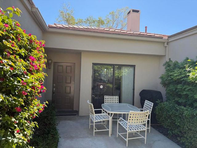 54446 Oaktree, La Quinta, CA 92253