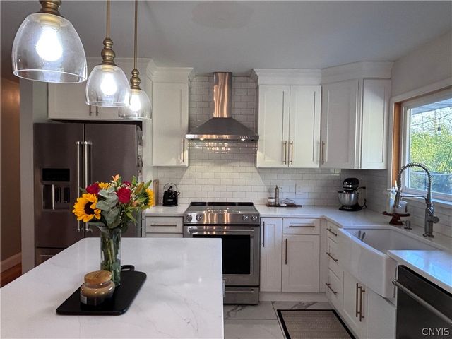 9529 Chapman Road, New Hartford, NY 13413