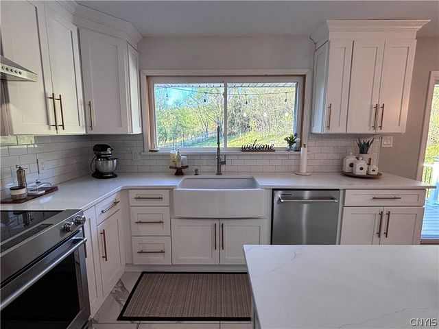 9529 Chapman Road, New Hartford, NY 13413