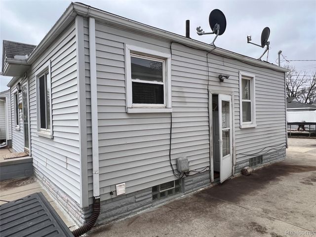 1282 Applewood Avenue, Lincoln Park, MI 48146