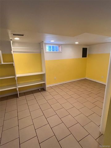 1282 Applewood Avenue, Lincoln Park, MI 48146