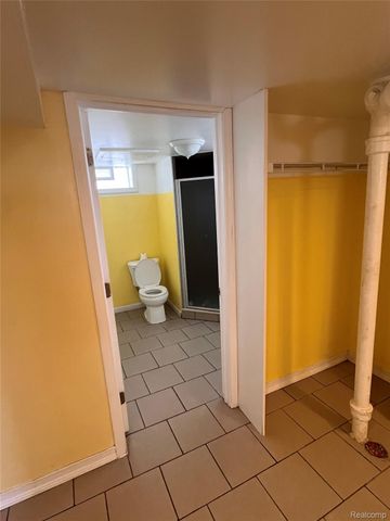 1282 Applewood Avenue, Lincoln Park, MI 48146